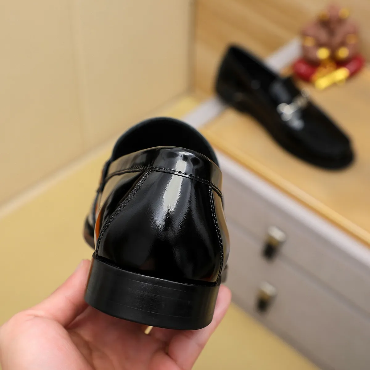 Men's shoes 460 💰 Louis Vuitton LV ® 🆕 model 🔛 full shoe counter, first layer cowhide, 🐂leather lining casual shoes for men, super soft outsole, a must-have for driving. Synchronized with the counter, original first layer cowhide, completely 1:1 mold customization 🌹 top version, color optional! Number: 38-44 (45.46 customized)
